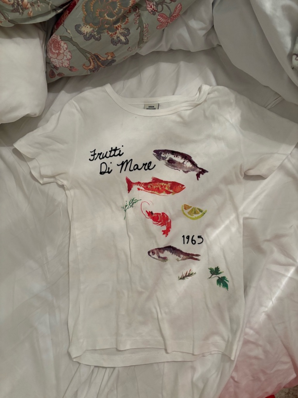 Urban Outfitters White Short Sleeve Fish Graphic Tee - Picture 2 of 3